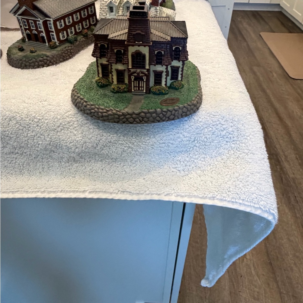 Charming Village Collectible Figurine Set